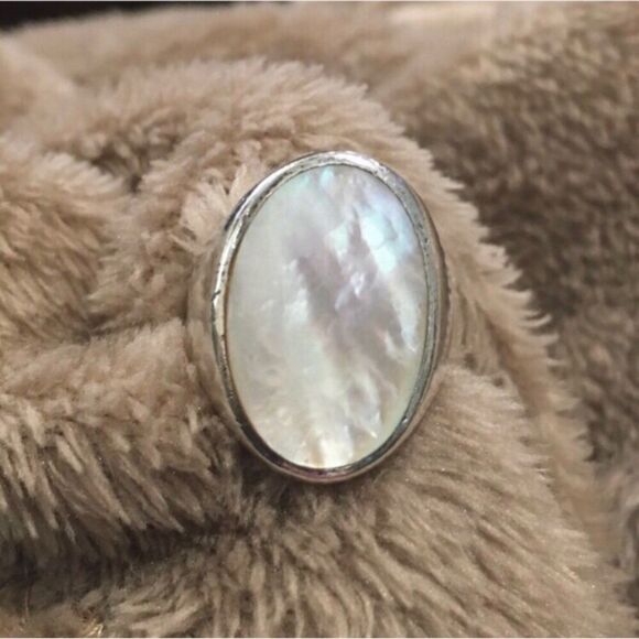 Vintage Mother of Pearl Sterling Silver Wide Band Cocktail Ring Sz 8 - Picture 2 of 8
